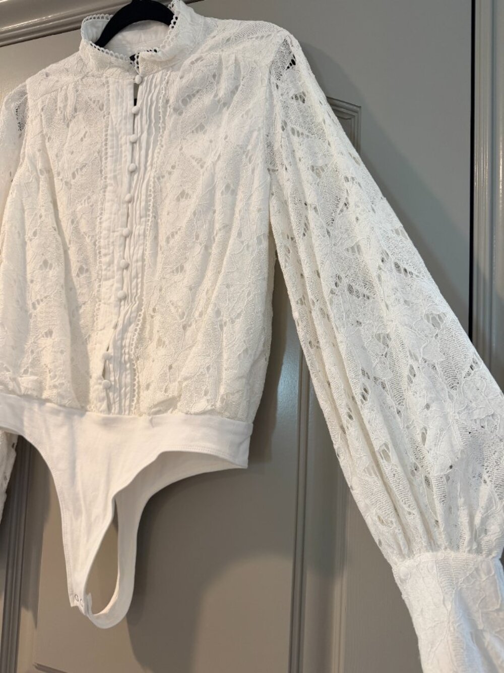 White Bardot "Remy" Lace Bodysuit -SIze 8 - Picture 4 of 6
